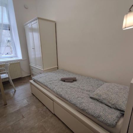 Room With Privat Shower In 3 Rooms Apartment Vienna Luaran gambar