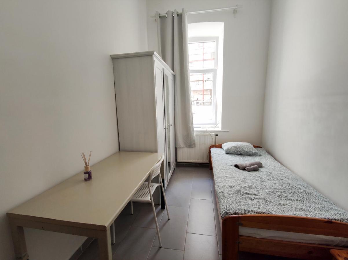 Room With Privat Shower In 3 Rooms Apartment Vienna Luaran gambar