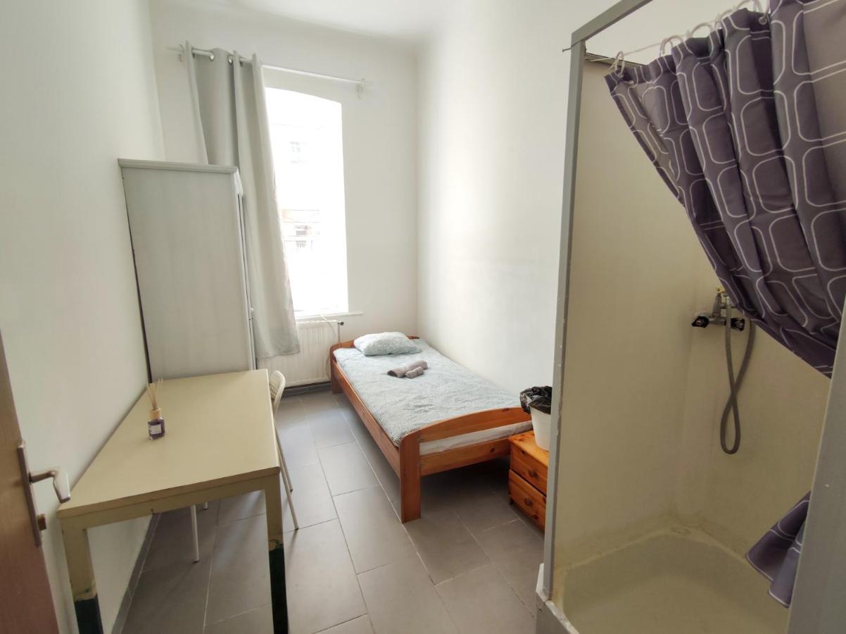 Room With Privat Shower In 3 Rooms Apartment Vienna Luaran gambar