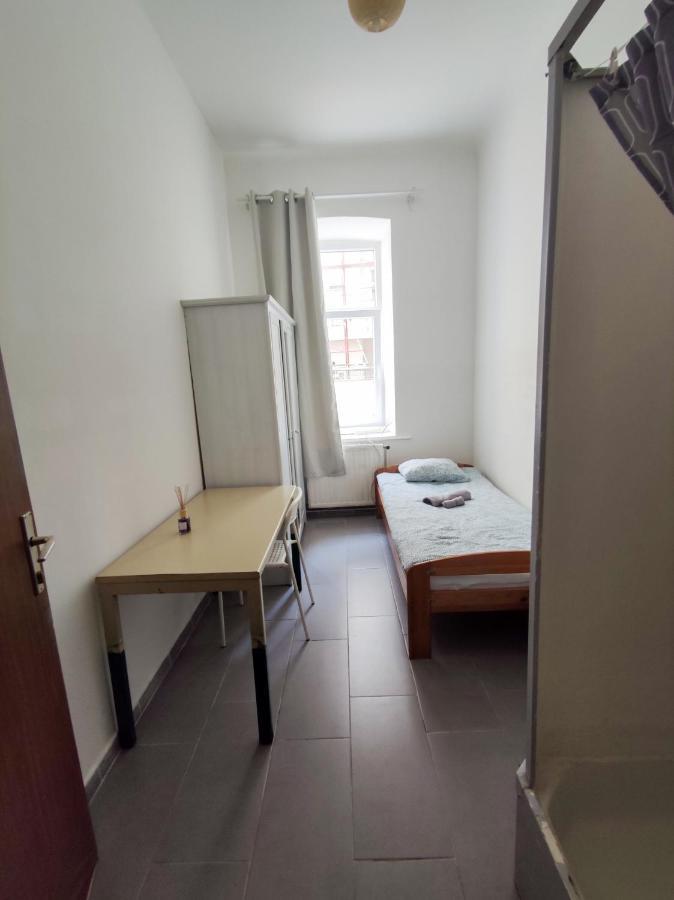 Room With Privat Shower In 3 Rooms Apartment Vienna Luaran gambar