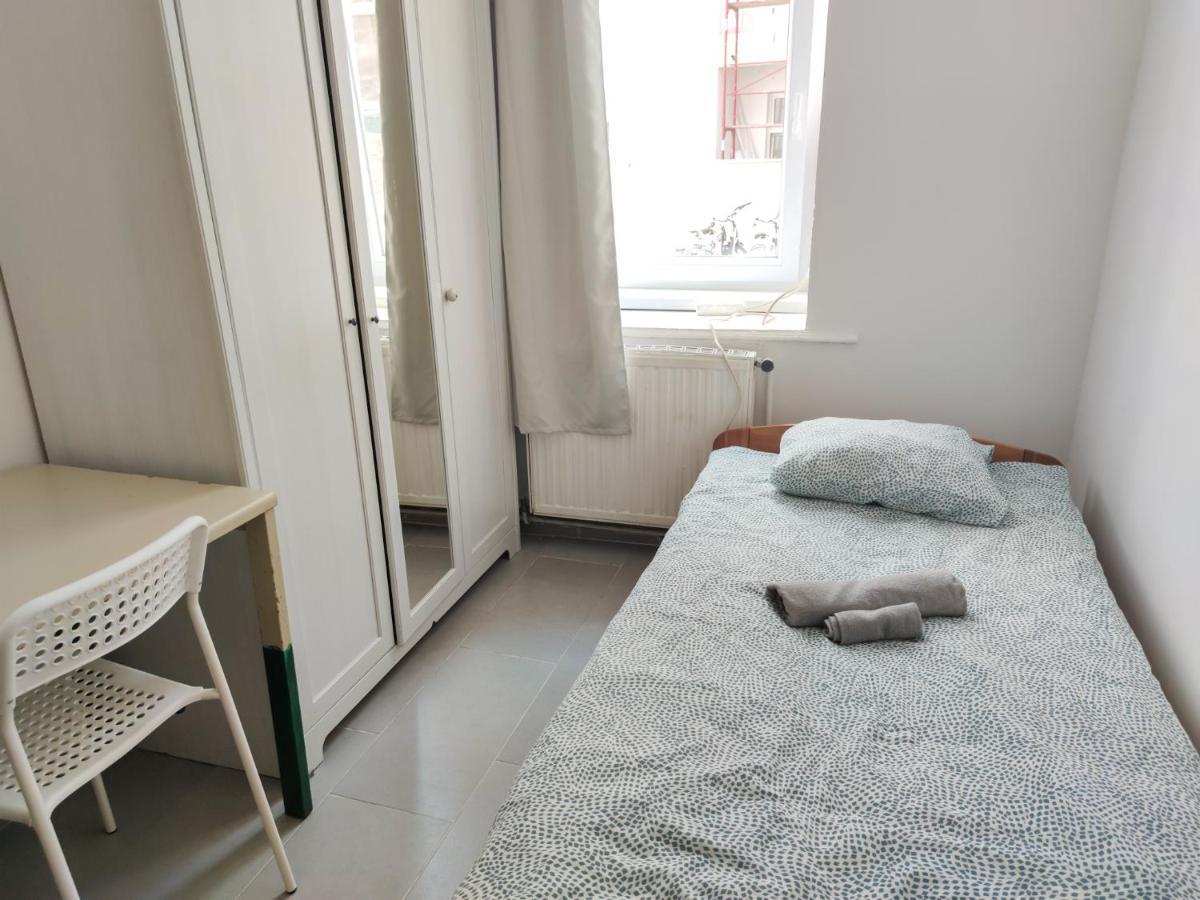 Room With Privat Shower In 3 Rooms Apartment Vienna Luaran gambar