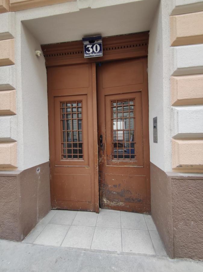 Room With Privat Shower In 3 Rooms Apartment Vienna Luaran gambar