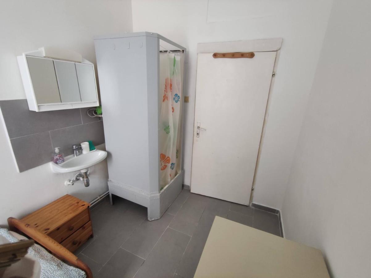 Room With Privat Shower In 3 Rooms Apartment Vienna Luaran gambar