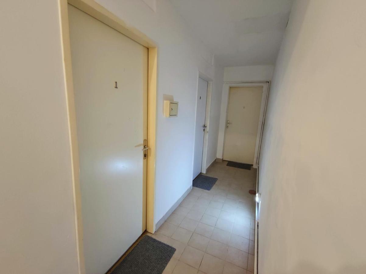 Room With Privat Shower In 3 Rooms Apartment Vienna Luaran gambar