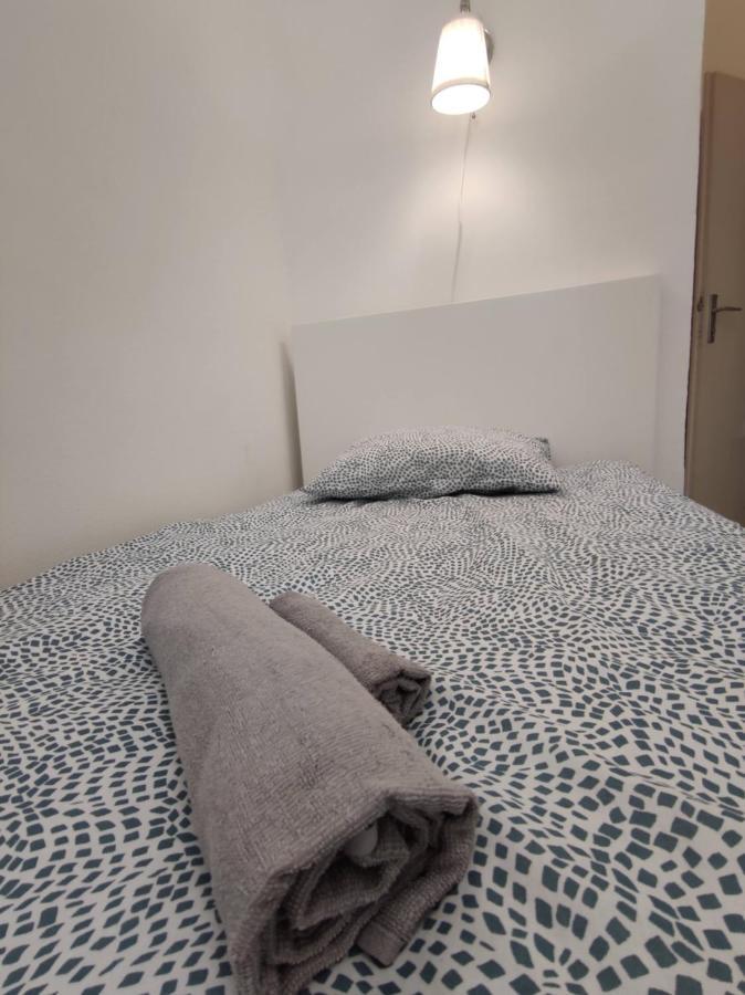 Room With Privat Shower In 3 Rooms Apartment Vienna Luaran gambar